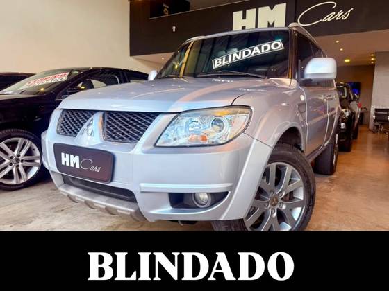 MITSUBISHI PAJERO TR4 2.0 4X2 16V 140CV FLEX 4P AUTOMÁTICO MITSUBISHI PAJERO TR4 2.0 4X2 16V 140CV FLEX 4P AUTOMÁTICO